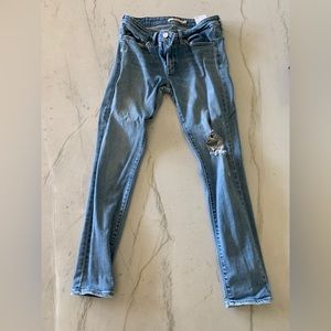 711 Levi Skinny Jeans - size 27